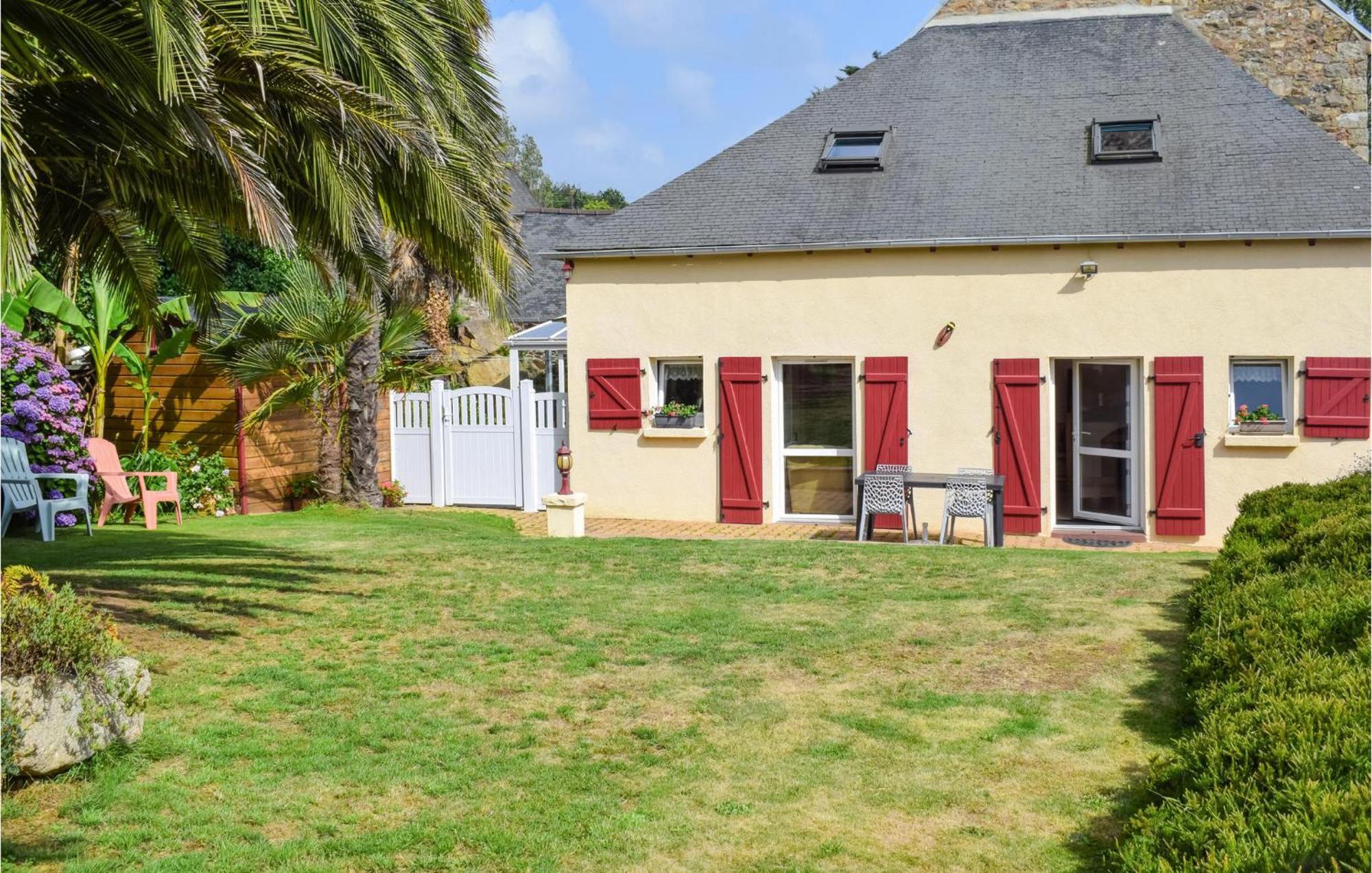 3 Bedroom Awesome Home In Lézardrieux Extérieur photo